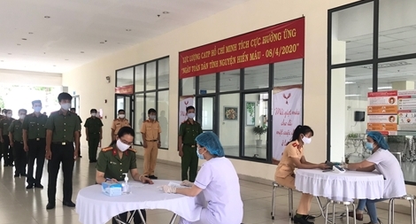 Hàng trăm cán bộ Công an TP Hồ Chí Minh hiến máu cứu người