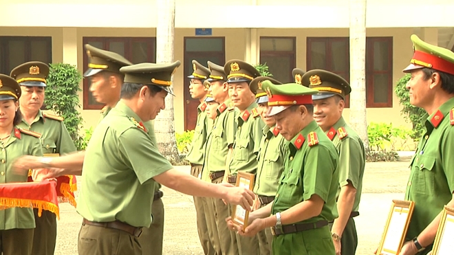 Khen thưởng 31 tập thể có  trong cao điểm tấn công trấn áp tội phạm