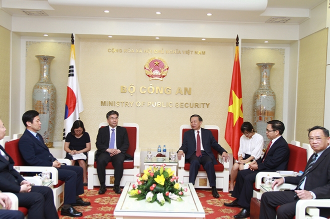 Bộ trưởng Tô Lâm tiếp Phó Tư lệnh Cơ quan CSQG Hàn Quốc