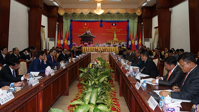 Hội đàm giữa hai Đoàn đại biểu cấp Bộ Công an Việt Nam và Bộ An ninh Lào. Ảnh: Trí Trung