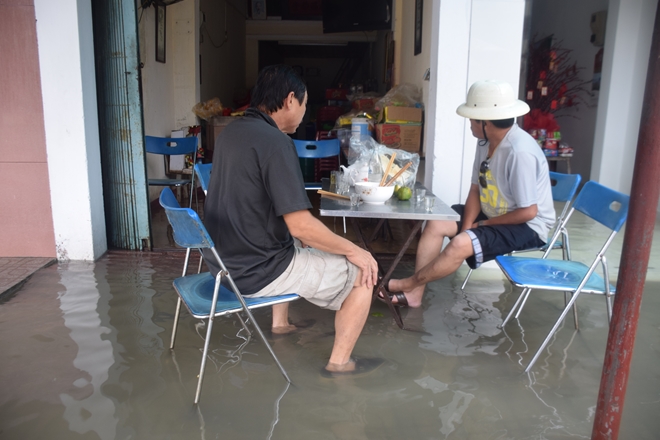 Hơn 500 CBCS Công an tỉnh Quảng Nam được huy động giúp dân trong mưa lũ - Ảnh minh hoạ 7