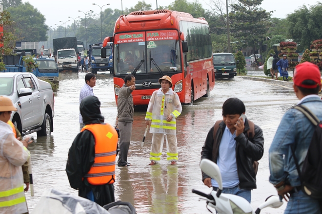 Hơn 500 CBCS Công an tỉnh Quảng Nam được huy động giúp dân trong mưa lũ