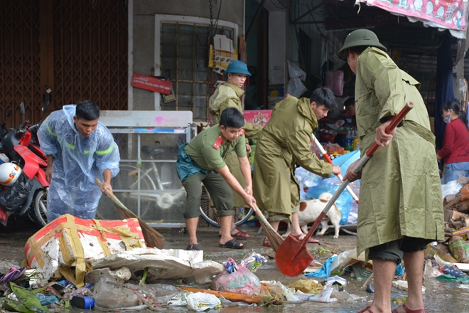 Công an tỉnh Quảng Nam giúp người dân khắc phụ sau lũ - Ảnh minh hoạ 10