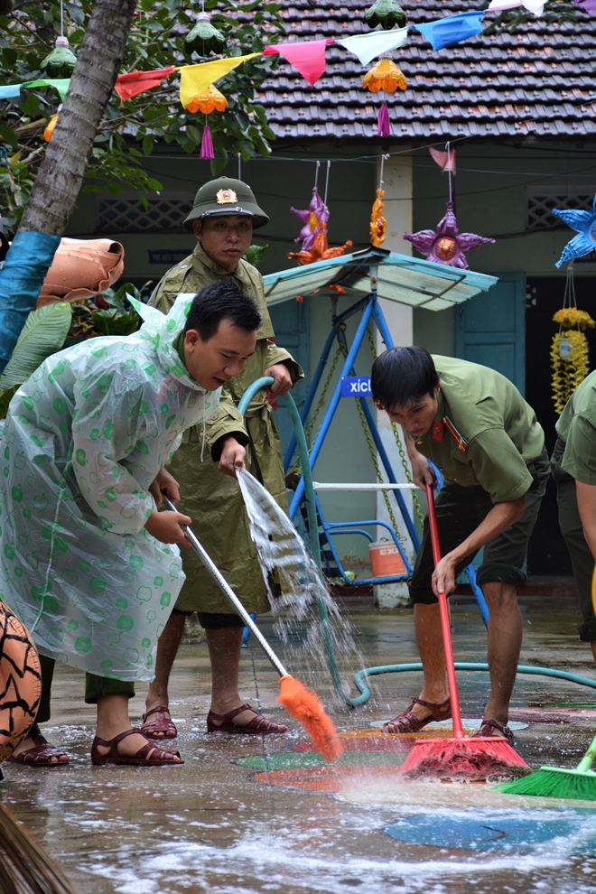 Công an tỉnh Quảng Nam giúp người dân khắc phụ sau lũ - Ảnh minh hoạ 2