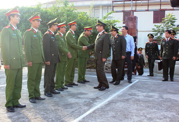 Thứ trưởng Nguyễn Văn Thành thăm, làm việc tại huyện đảo Bạch Long Vỹ - Ảnh minh hoạ 2