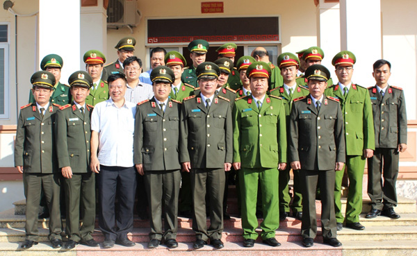 Thứ trưởng Nguyễn Văn Thành thăm, làm việc tại huyện đảo Bạch Long Vỹ - Ảnh minh hoạ 3
