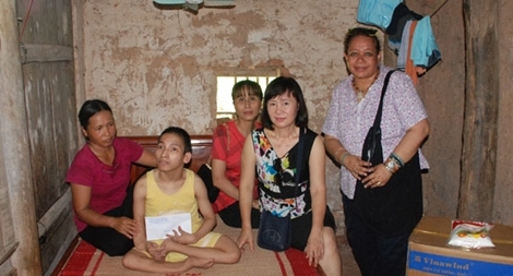 Trao quà cho các gia đình khó khăn tại Bắc Giang