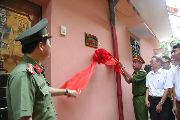 Trao nhà tình nghĩa tặng thân nhân liệt sỹ CAND Nguyễn Văn Tiếp - Ảnh minh hoạ 2