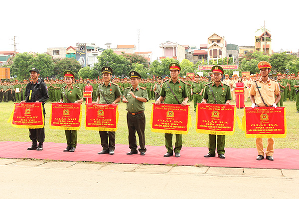 Hội thi điều lệnh, quân sự, võ thuật của Công an tỉnh Hà Nam