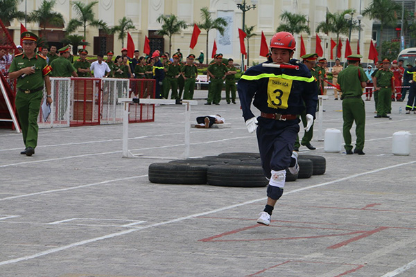Khai mạc Hội thi thể thao nghiệp vụ cứu nạn cứu hộ Cụm Thi đua số 7 - Ảnh minh hoạ 17