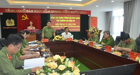 Thứ trưởng Bùi Văn Thành kiểm tra công tác tại Công an tỉnh Tuyên Quang
