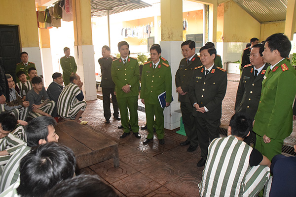 Thứ trưởng Nguyễn Văn Sơn kiểm tra công tác tại Trại tạm giam số 1, CATP Hà Nội - Ảnh minh hoạ 2