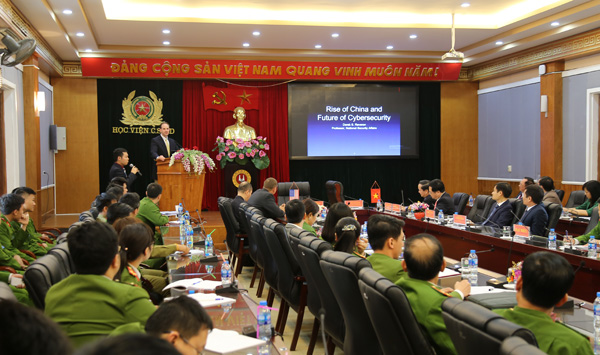 Thứ trưởng Nguyễn Văn Thành trao đổi với GS.TS Dreck Reveron về An ninh mạng - Ảnh minh hoạ 3