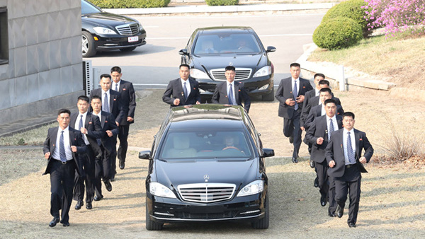 Những hình ảnh khác về xe của Chủ tịch Triều Tiên Kim Jong Un.
