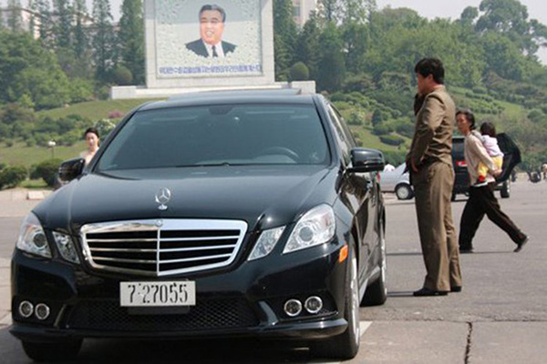 Cố Chủ tịch Kim Jong Il mua nhiều mẫu xe sang của Đức Mercedes-Benz.