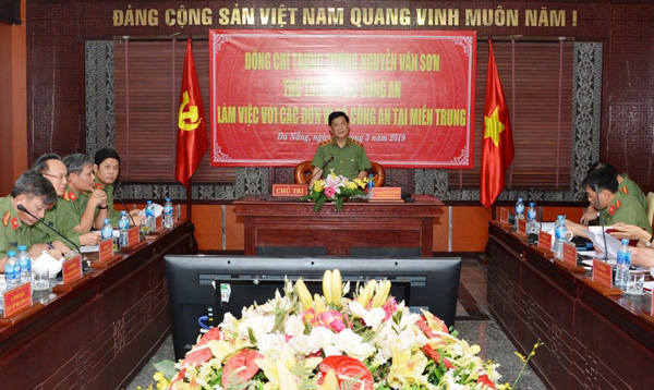 Thứ trưởng Nguyễn Văn Sơn kiểm tra công tác tại miền Trung