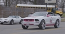 Người phụ nữ Mỹ độ xe cơ bắp Ford Mustang phiên bản… Hello Kitty Người phụ nữ Mỹ độ xe cơ bắp Ford Mustang phiên bản… Hello Kitty
