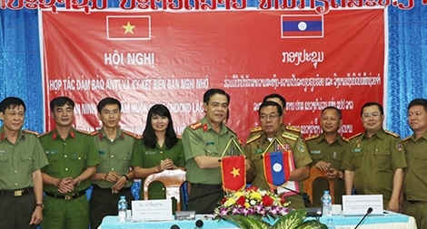 Giao ban Công an 3 tỉnh: Hà Tĩnh – Bôlikhămxây - Khăm Muộn