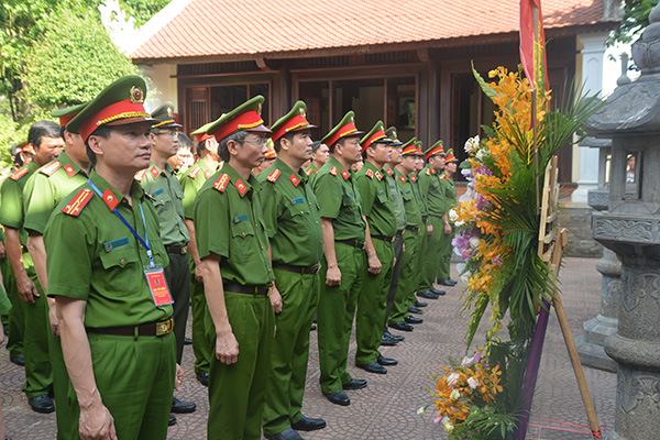 Hệ Văn phòng Cơ quan CSĐT dâng hương tưởng niệm Chủ tịch Hồ Chí Minh - Ảnh minh hoạ 2