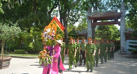 Hệ Văn phòng Cơ quan CSĐT dâng hương tưởng niệm Chủ tịch Hồ Chí Minh