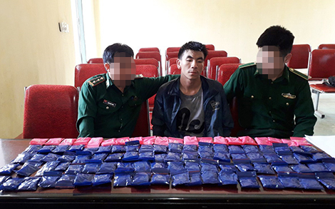 Đối tượng vận chuyển 20.000 viên ma túy tổng hợp qua khu vực biên giới Nghệ An bị bắt giữ (tháng 3-2019).