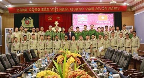 Khai giảng lớp Bồi dưỡng QLHC xã, phường cho cán bộ người Campuchia