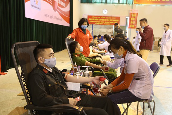 Gần 1.400 cán bộ chiến sĩ Công an tỉnh Lạng Sơn tham gia hiến máu - Ảnh minh hoạ 7
