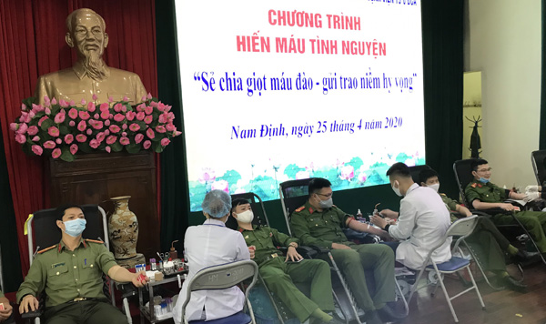Công an tỉnh Nam Định tích cực hiến máu tình nguyện - Ảnh minh hoạ 3