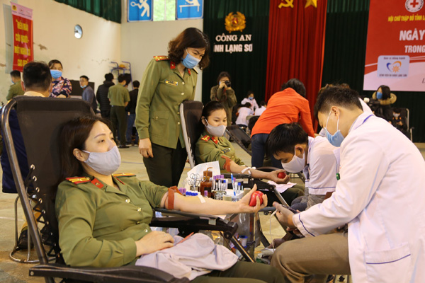 Gần 1.400 cán bộ chiến sĩ Công an tỉnh Lạng Sơn tham gia hiến máu - Ảnh minh hoạ 4