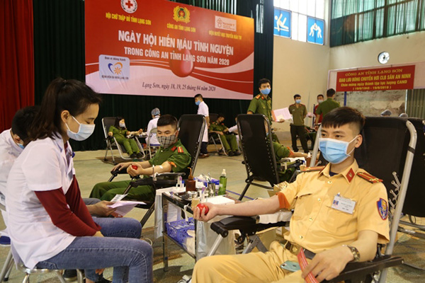 Gần 1.400 cán bộ chiến sĩ Công an tỉnh Lạng Sơn tham gia hiến máu - Ảnh minh hoạ 8
