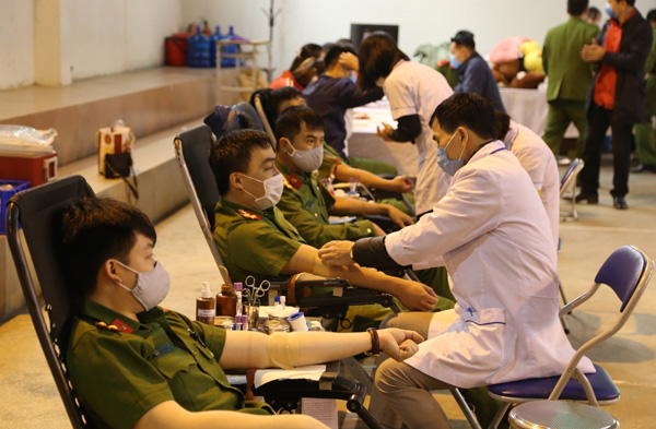 Gần 1.400 cán bộ chiến sĩ Công an tỉnh Lạng Sơn tham gia hiến máu - Ảnh minh hoạ 9