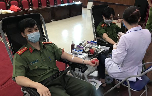 Công an tỉnh Nam Định tích cực hiến máu tình nguyện - Ảnh minh hoạ 2