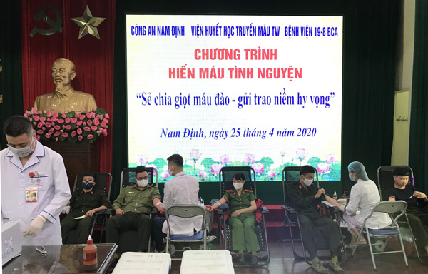 Công an tỉnh Nam Định tích cực hiến máu tình nguyện - Ảnh minh hoạ 4