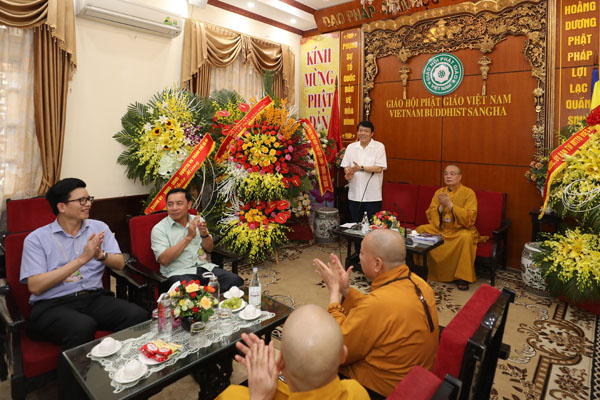 Lãnh đạo Bộ Công an chúc mừng dịp Đại lễ Phật đản 2564