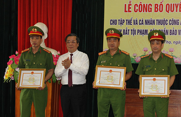 Khen thưởng CA Phú Thọ trong đấu tranh, bảo vệ an toàn hoạt động ngân hàng