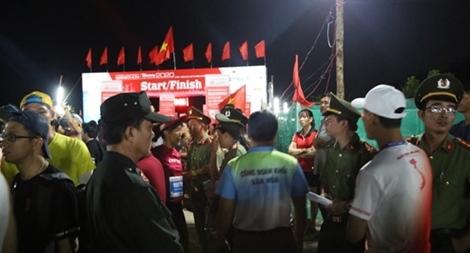 Bảo đảm an ninh cho hàng người chạy marathon trên đảo Lý Sơn
