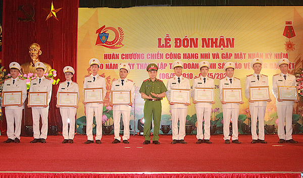 Tiểu đoàn Cảnh sát bảo vệ hàng đặc biệt nhận Huân chương Chiến công hạng Nhì - Ảnh minh hoạ 4