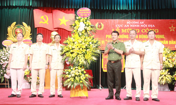 Thứ trưởng Lương Tam Quang dự Lễ mừng công đơn vị Anh hùng LLVT nhân dân