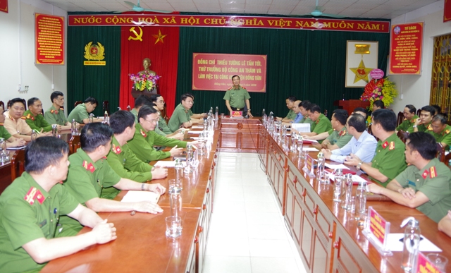 Thứ trưởng Lê Tấn Tới làm việc với Công an các huyện Đồng Văn, Mèo Vạc