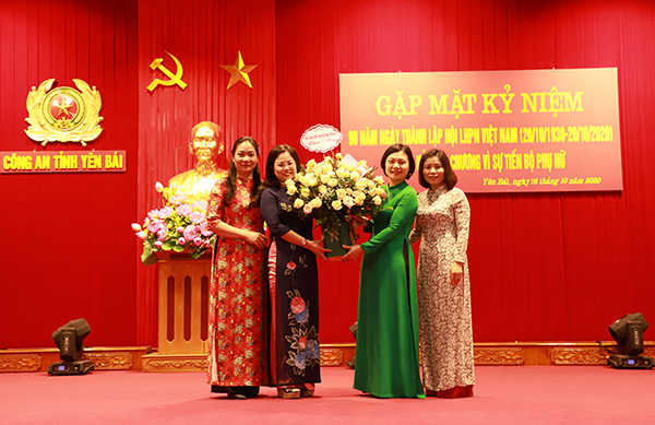 Công an tỉnh Yên Bái kỷ niệm ngày Phụ nữ Việt Nam 20-10 - Ảnh minh hoạ 2