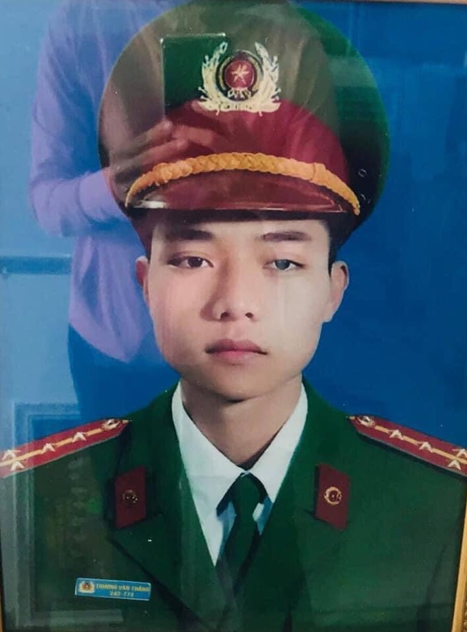 Đưa được thi thể Đại úy Trương Văn Thắng hy sinh trong lúc chống lũ về BV tỉnh Quảng Trị