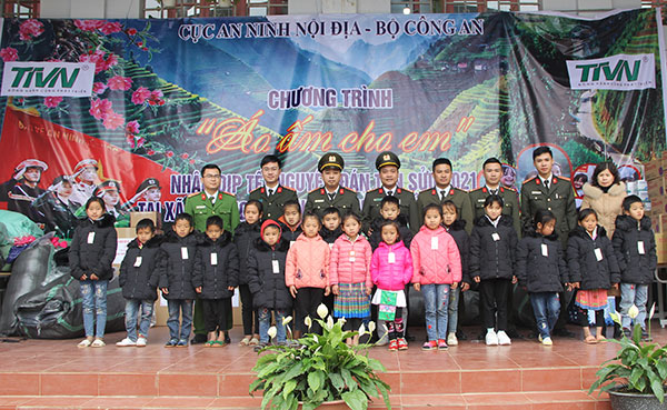 Cục An ninh Nội địa mang “hơi ấm” tới các học sinh vùng cao Lai Châu