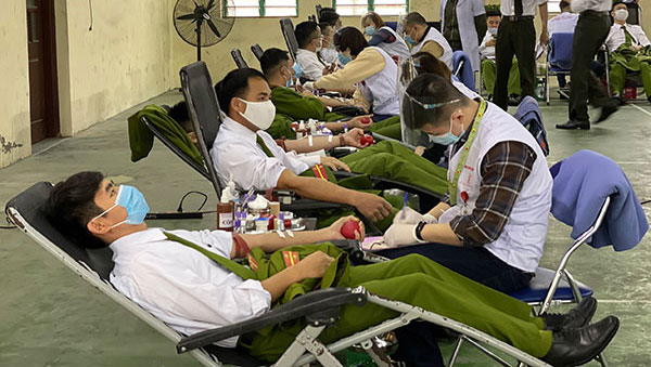 Công an tỉnh Hà Nam hiến 220 đơn vị máu