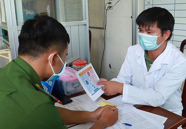 Tiêm vaccine phòng COVID-19 cho CBCS Công an tỉnh biên giới Đắk Nông - Ảnh minh hoạ 2