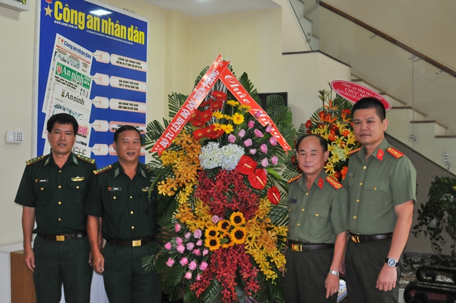Lãnh đạo TP Hồ Chí Minh thăm, chúc mừng Báo CAND - Ảnh minh hoạ 3