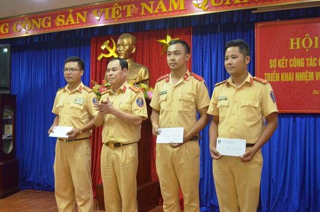 3 chiến sĩ CSGT Đà Nẵng được khen thưởng vì có hành động đẹp