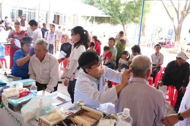 Trao tặng 1000 thiết bị trợ thính cho bệnh nhân khiếm thính tại Quảng Ngãi