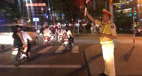 Hình ảnh đẹp của Công an Đà Nẵng trong Lễ hội pháo hoa quốc tế  DIFF 2019