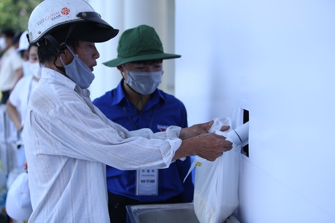 Đà Nẵng lắp đặt cây ATM gạo nghĩa tình cho người dân - Ảnh minh hoạ 9