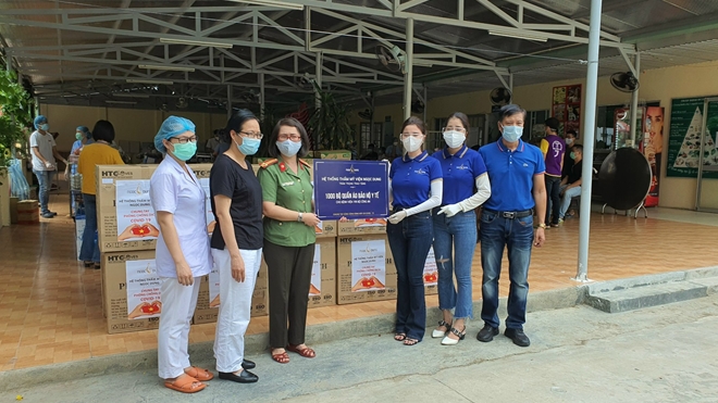 Báo Công an nhân dân và nhà tài trợ trao 7.000 bộ đồ bảo hộ y tế cho 7 bệnh viện ở Đà Nẵng - Ảnh minh hoạ 3
